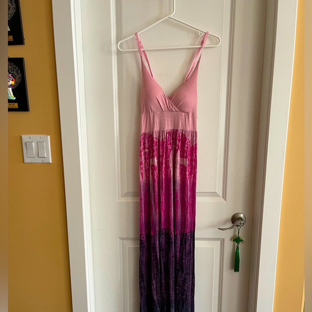 Summer dress. Open back.